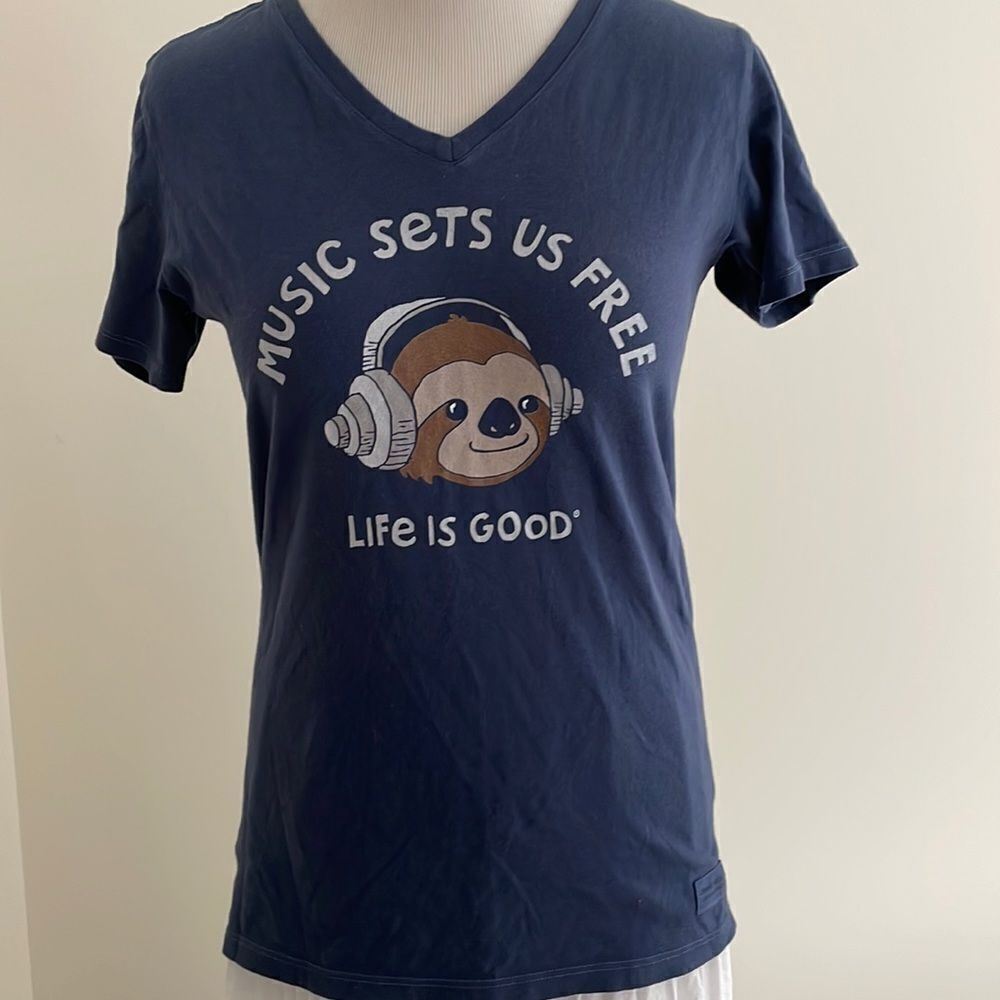 Life is good V-neck T-shirt says music sets us free life is good size women’s XS